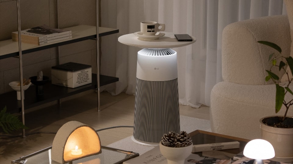 In the middle of the dark living room, the product is placed gently emitting mood lighting. Coffee cups and props are placed on top of the product to serve as tables.